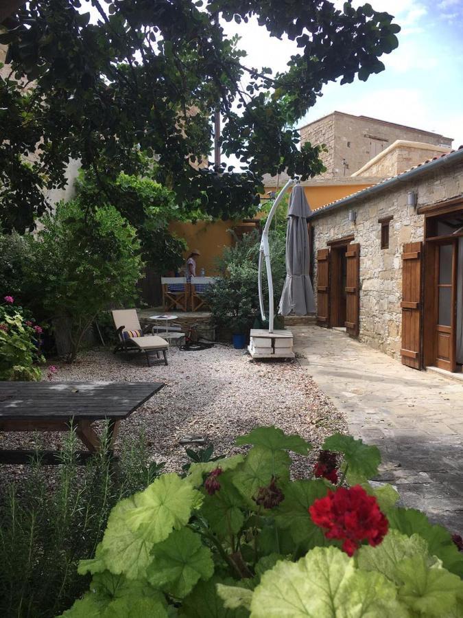 The Carob Tree Villa - Rustic Luxury Home With Access To Pool And Restaurant Lárnaca Exterior foto
